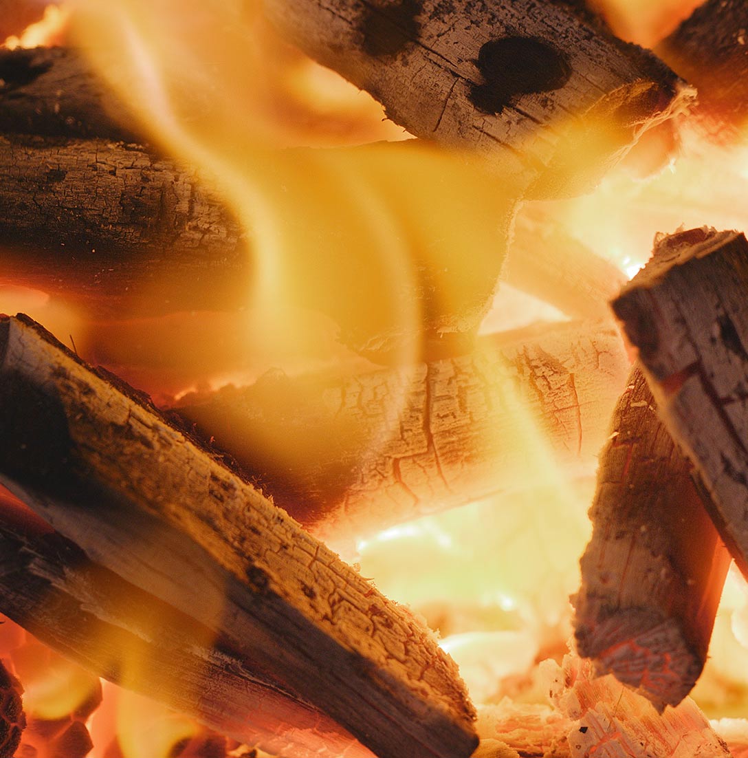 Pizza_woo_-burning_hot_no_sparks Pizza wood burning hot